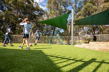 Quakers-Hill-after-school-outdoors